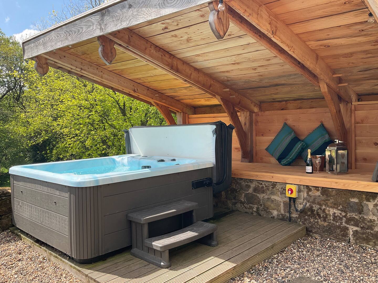 beck cottage hot tub 2